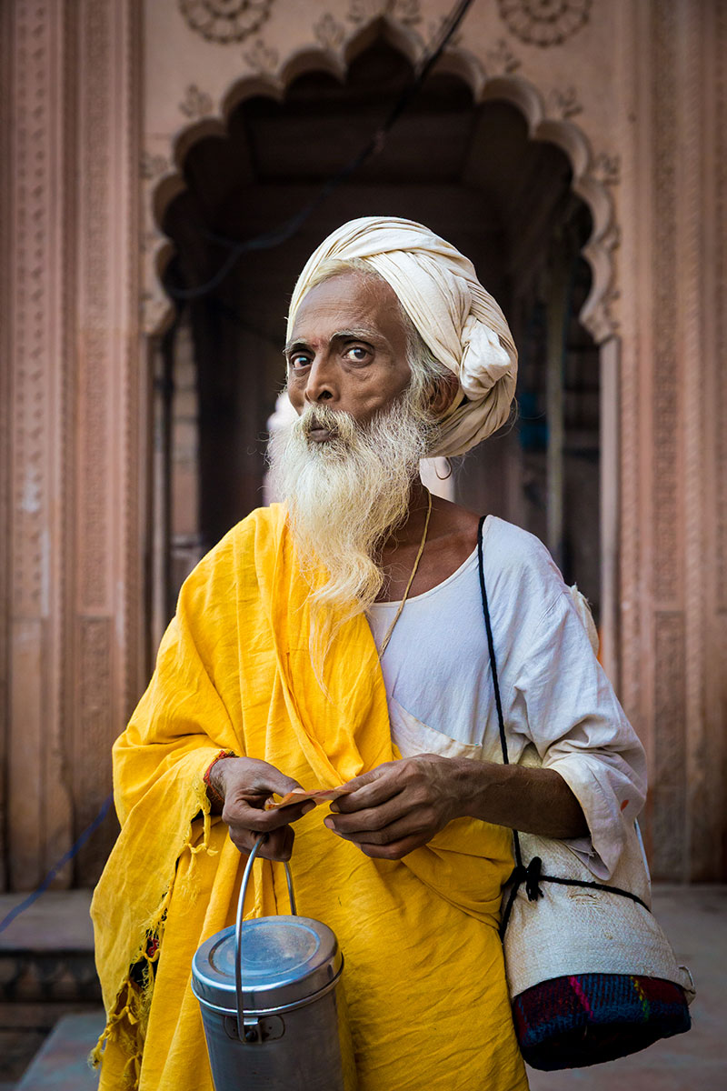 Hindu jógi, vándorszerzetes Vrindavanban Indiában