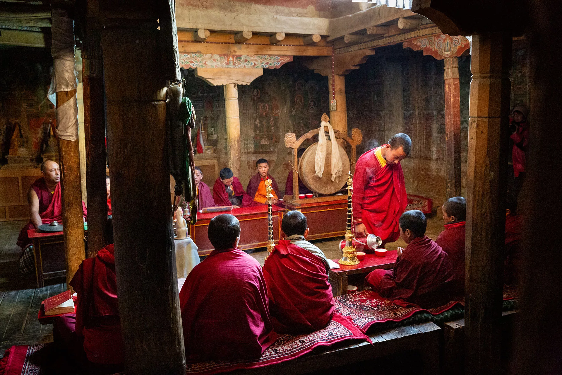 Buddhista novíciussok reggeli szertartása a Lamayuru kolostorb