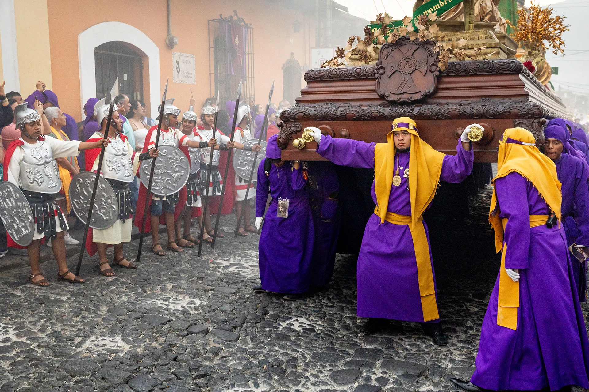 Húsvéti körmenet Antigua Guatemalában