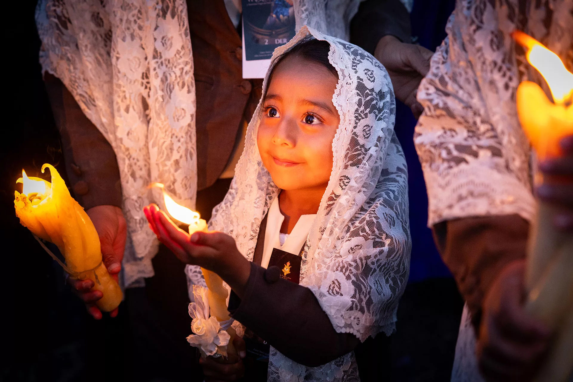 Húsvéti körmenet résztvevője Antigua Guatemalában