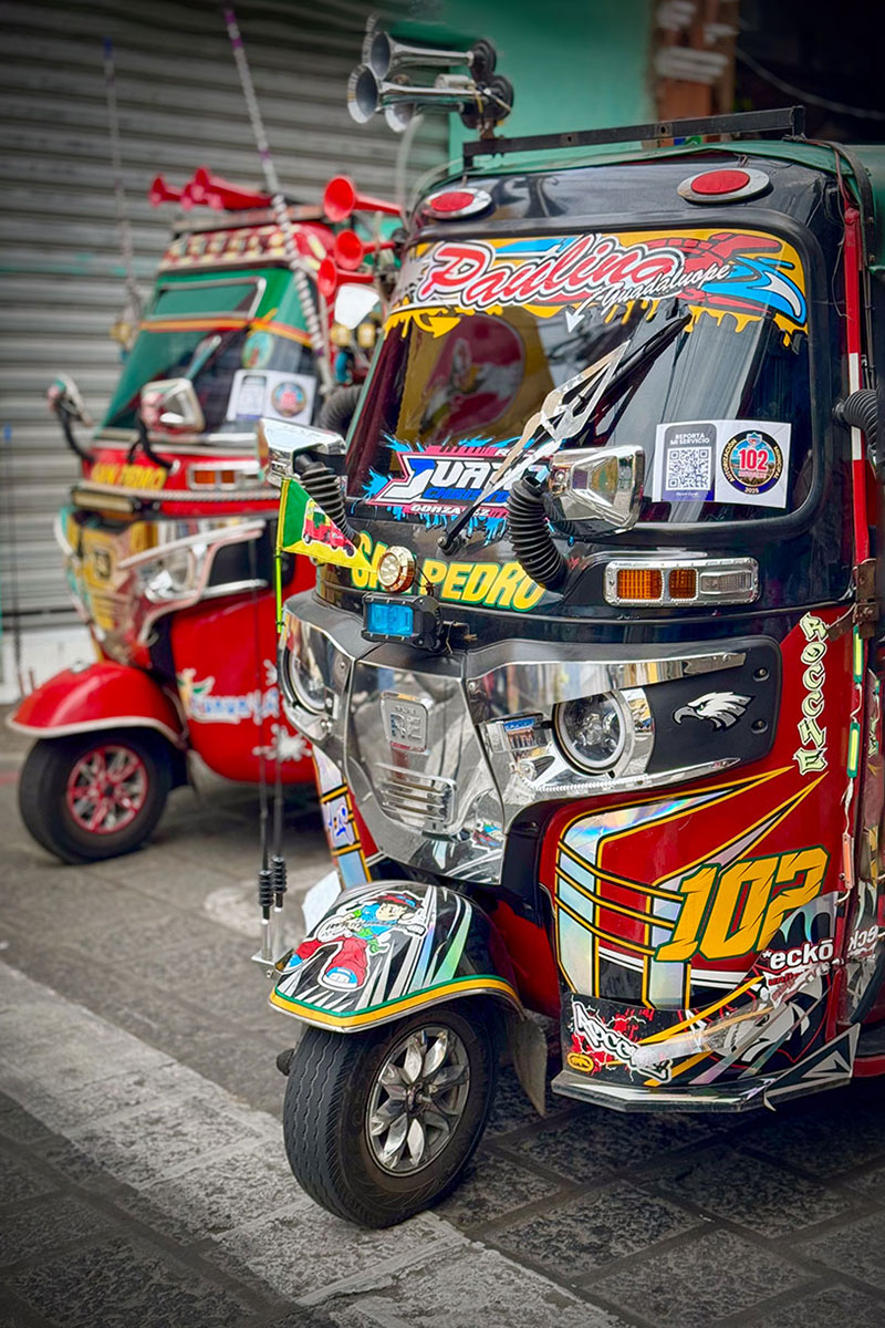 Tuktuk San Pedro faluban Guatemalában