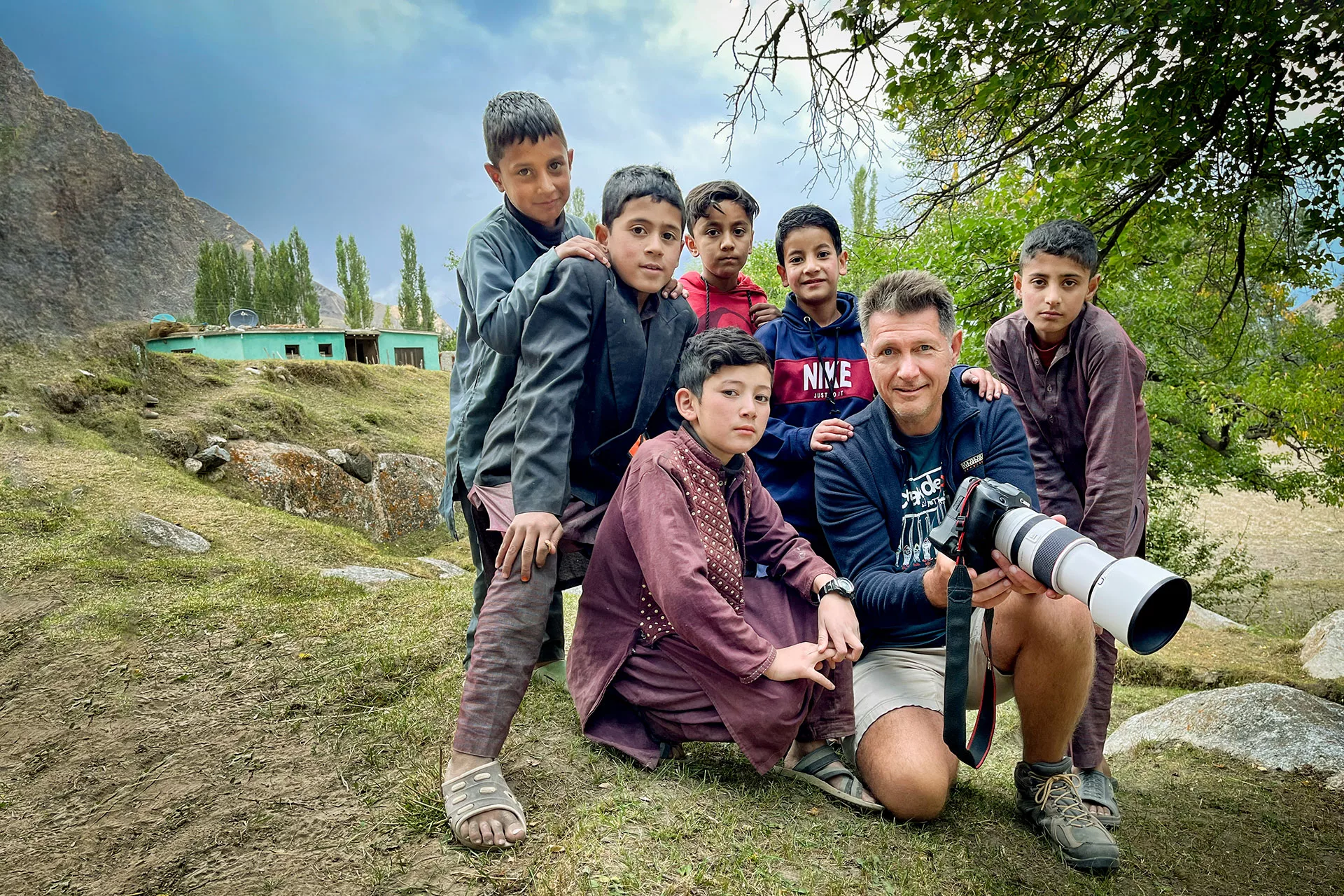 Szabó Zoltán fotográfus túravezető Husseinabadi gyerekekekk