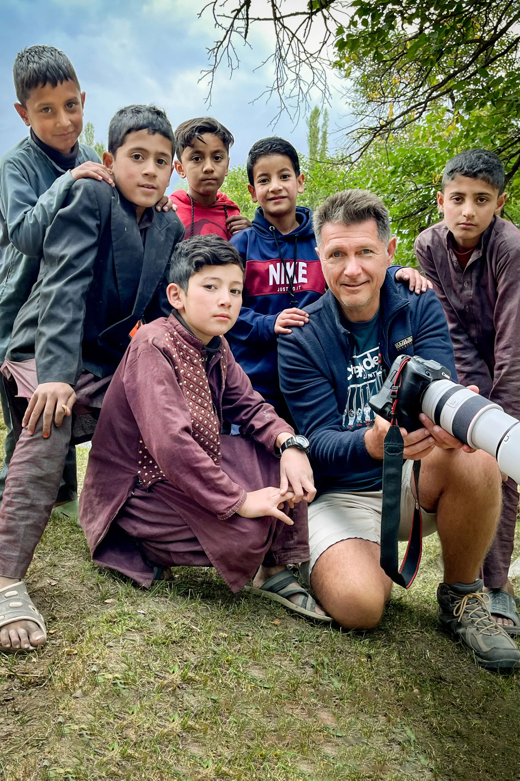 Szabó Zoltán fotográfus túravezető Husseinabadi gyerekekekk