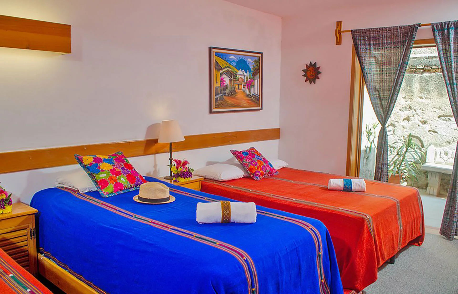 Két ágyas szobák a Panchoy hotelben Antigua Guatemalában