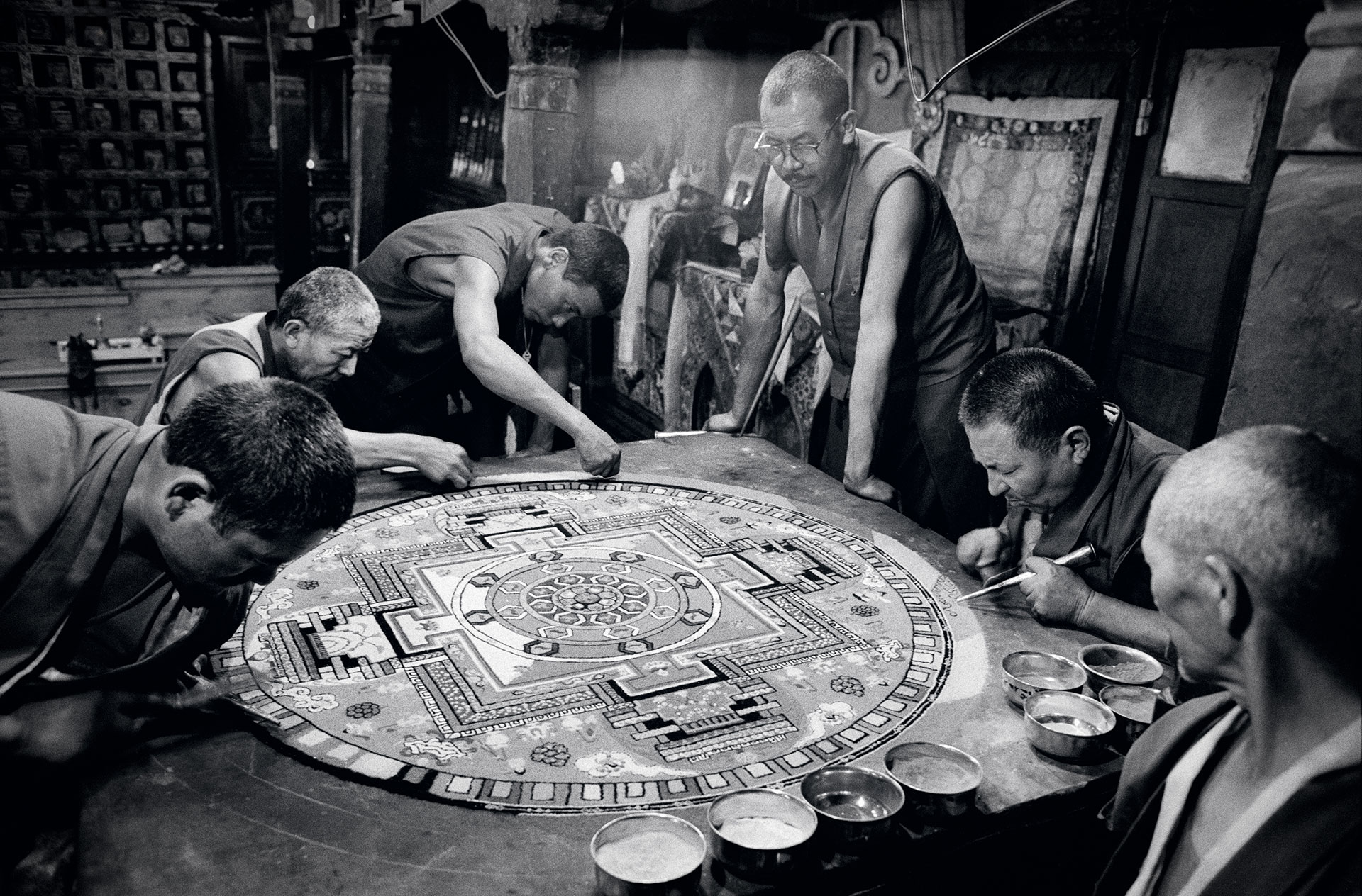 Tibet Ladakh, India, tibeti szerzetesek, homok mandala