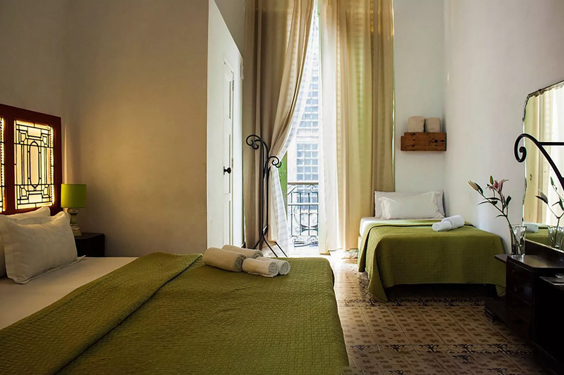 Hostal Casa Vieja szobája Havanna óvárosában Kubában