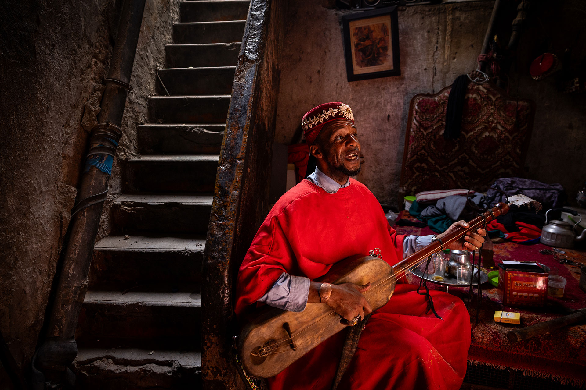 Mohammed Sudani gnawa zenész egy marrakesi hammamban