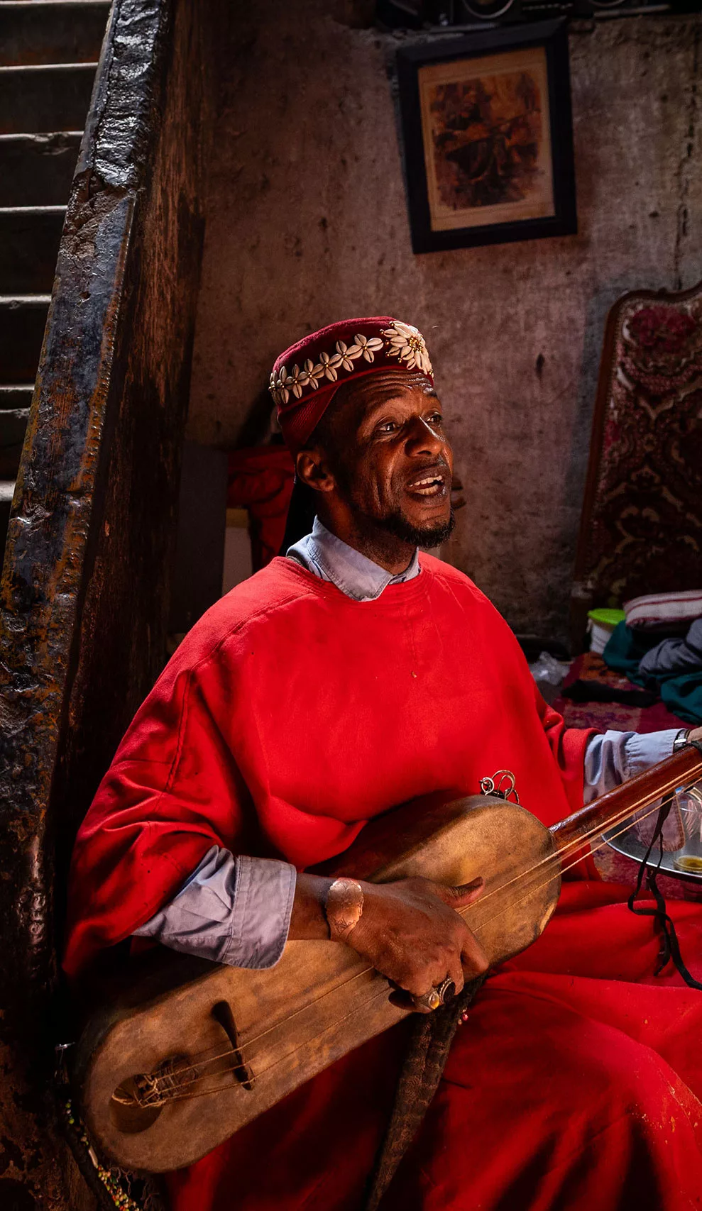 Mohammed Sudani gnawa zenész egy marrakesi hammamban