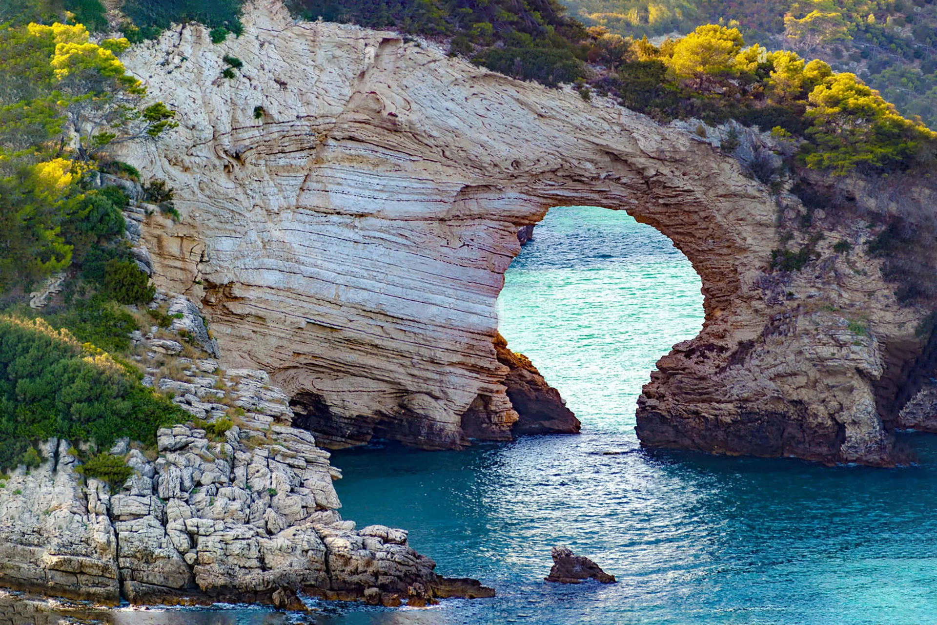 Szilkahíd az Adrián Vieste mellett