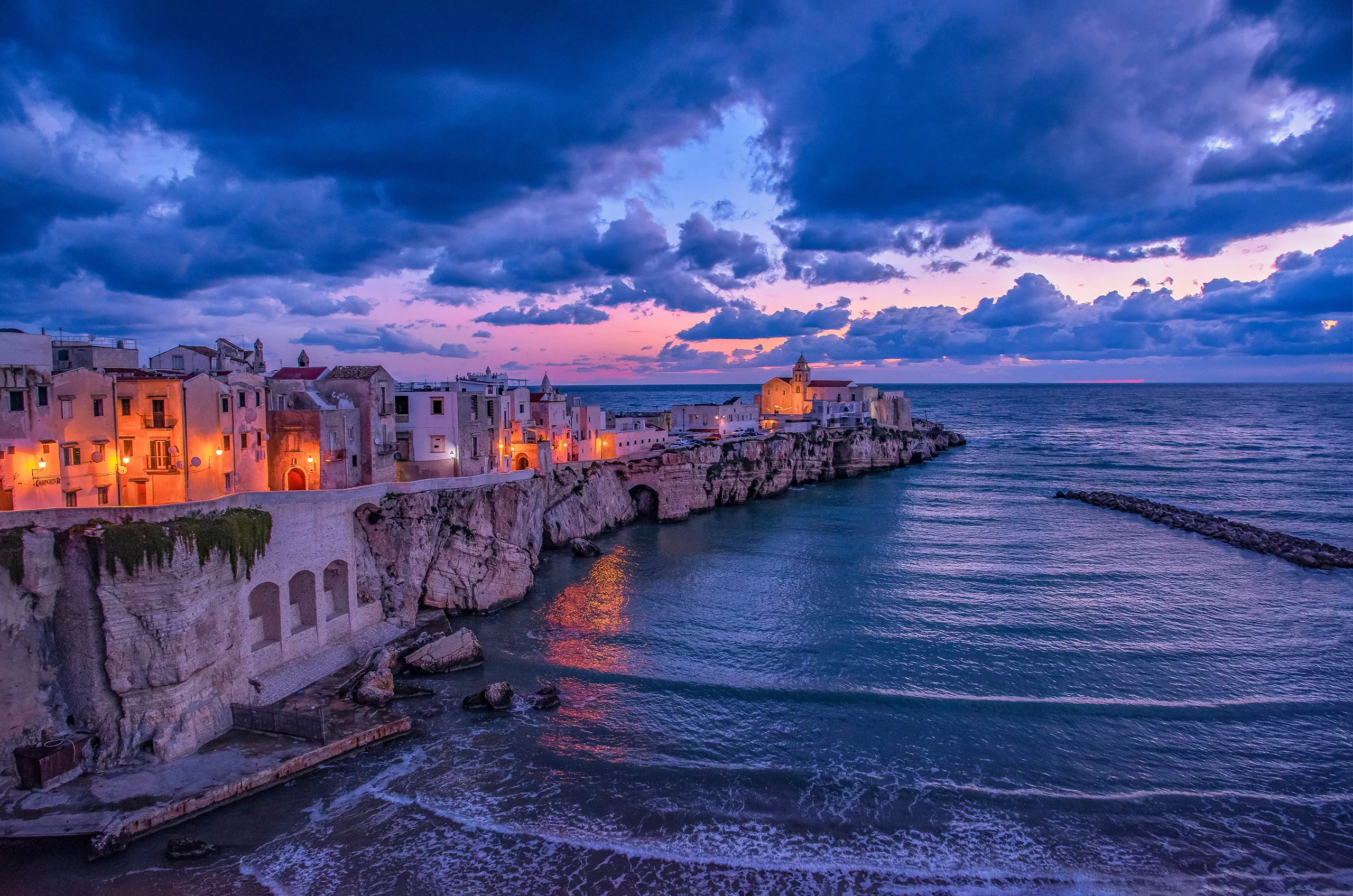 Vieste alkonyatkor Puglia Olaszország