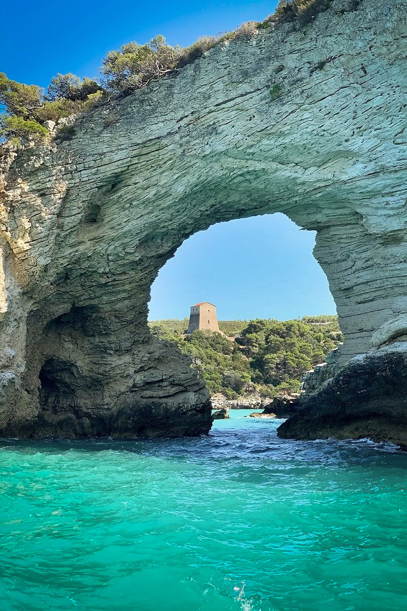 Sziklahíd Vieste közelében Gargano-félsziget